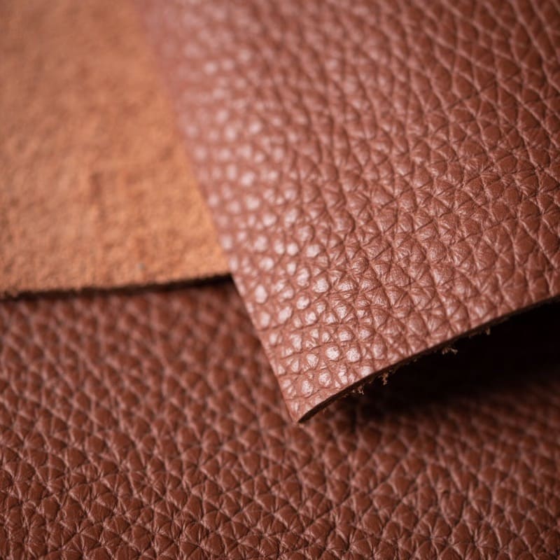 so-sanh-da-microfiber-va-da-that