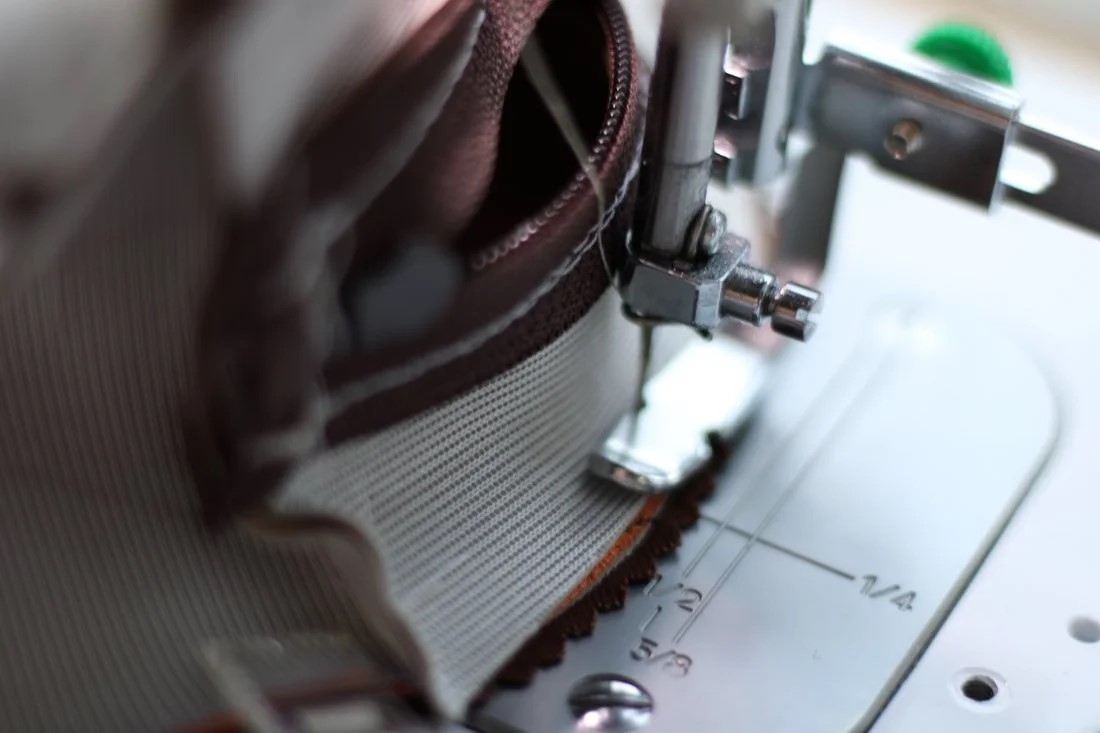 qua-trinh-gia-cong-tui-da-microfiber