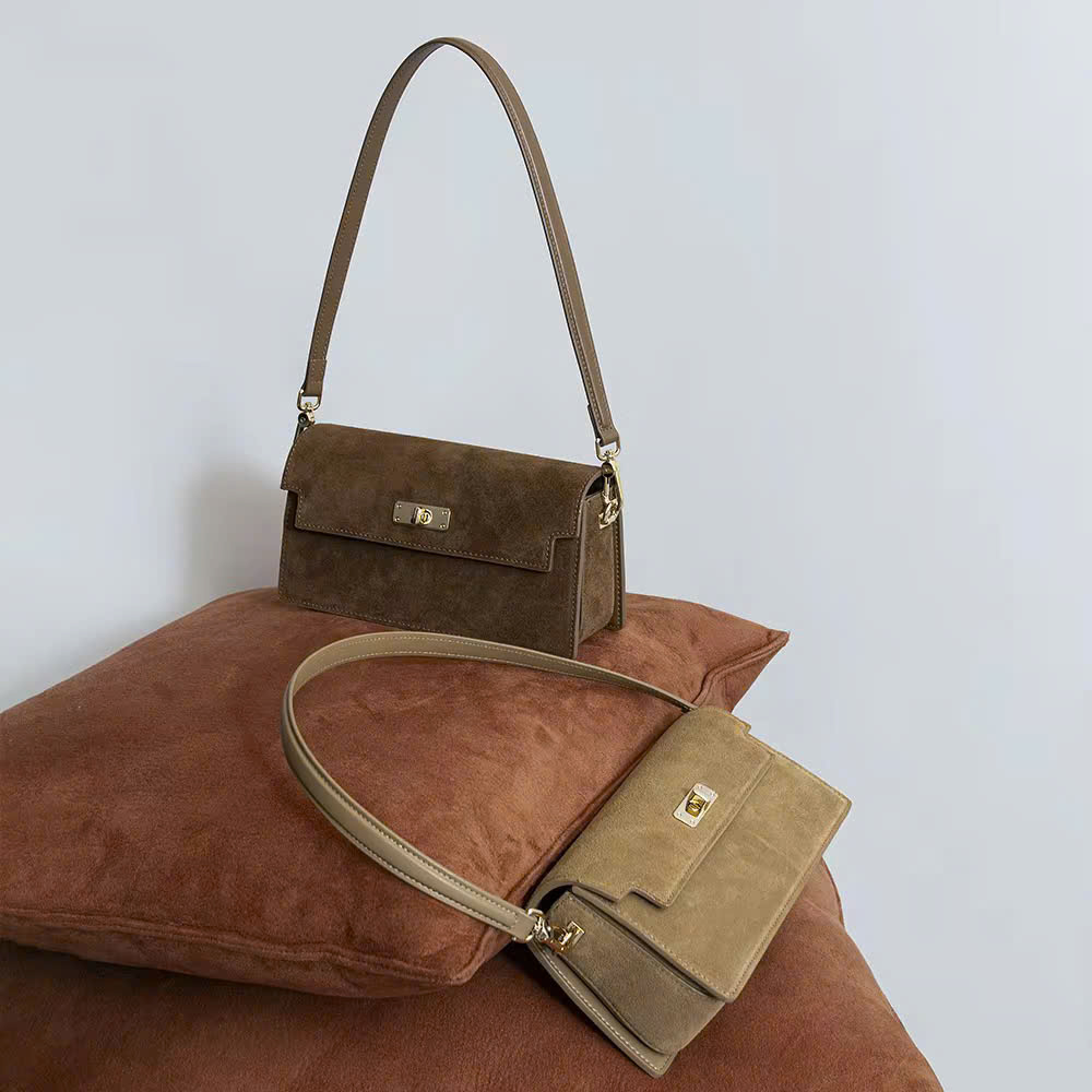 Túi xách da nhung khóa nắp